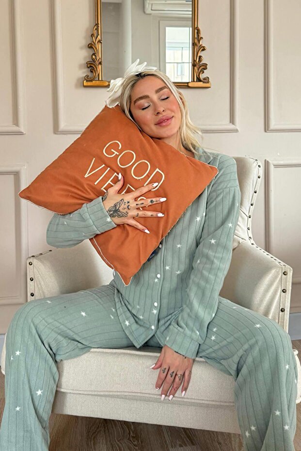 طقم بيجامة من الصوف القطيفة بأزرار أمامية بنمط الكسوف الأخضر - 3