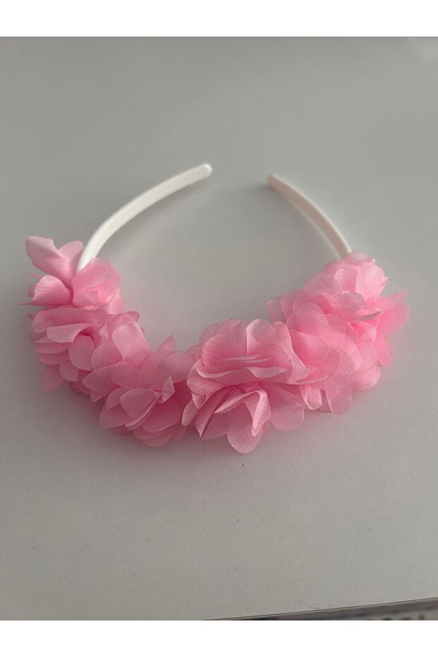 Pembe çocuk taç
