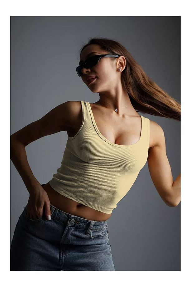 Marsala Model Sıkılaştırıcı Biker Crop Örme Ve Seamless Model Ekru Renk - 4