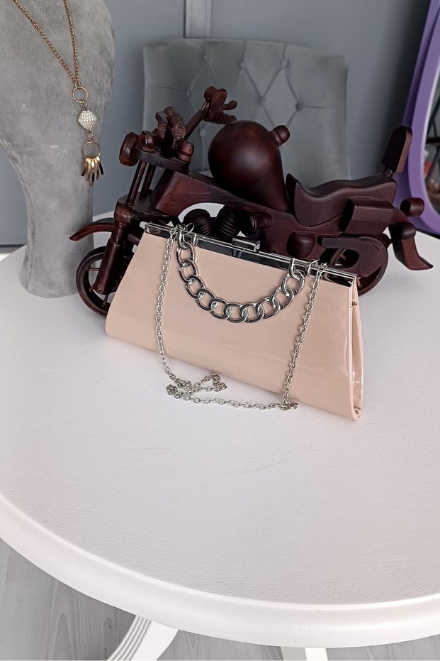 Ten Patent Leather Metal Case Wide Handle Daily Envelope Women's Bag
