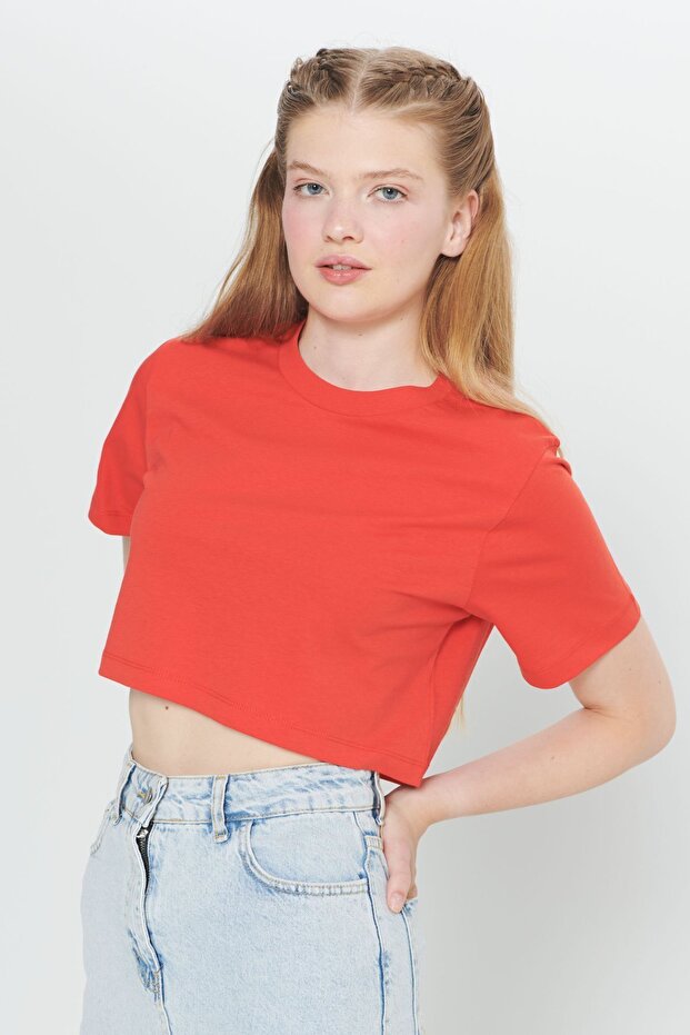 Kadın Kırmızı Standart Fit Normal Kesim %100 Pamuk Bisiklet Yaka Crop Tişört - 3