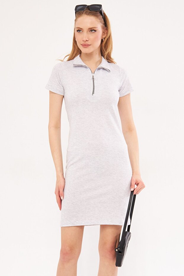 Kadın Açık Gri Yakası Fermuarlı Vücuda Oturan Diz Üstü Kısa Kol Elbise ARM-24Y001012