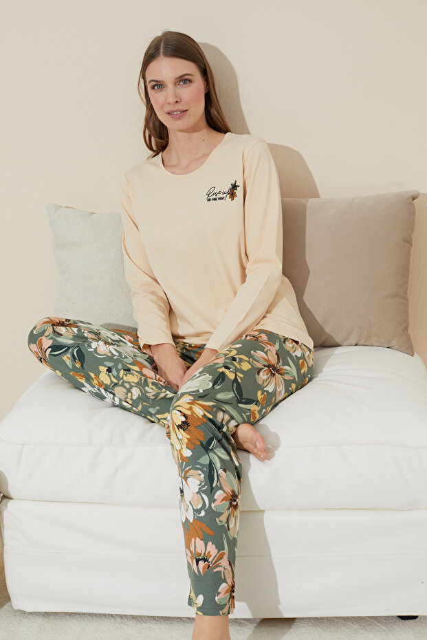 Cream Embroidered Cotton Knitted Pajama Set 24240108