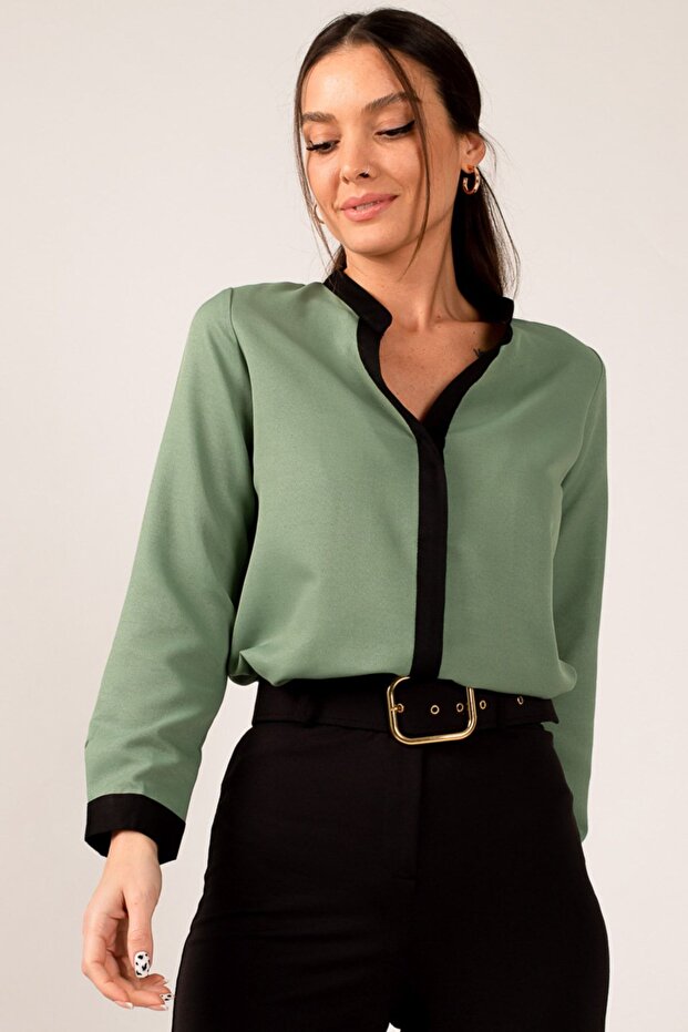 Grünes, vorne gestreiftes Damenhemd ARM-18K001255 - 2