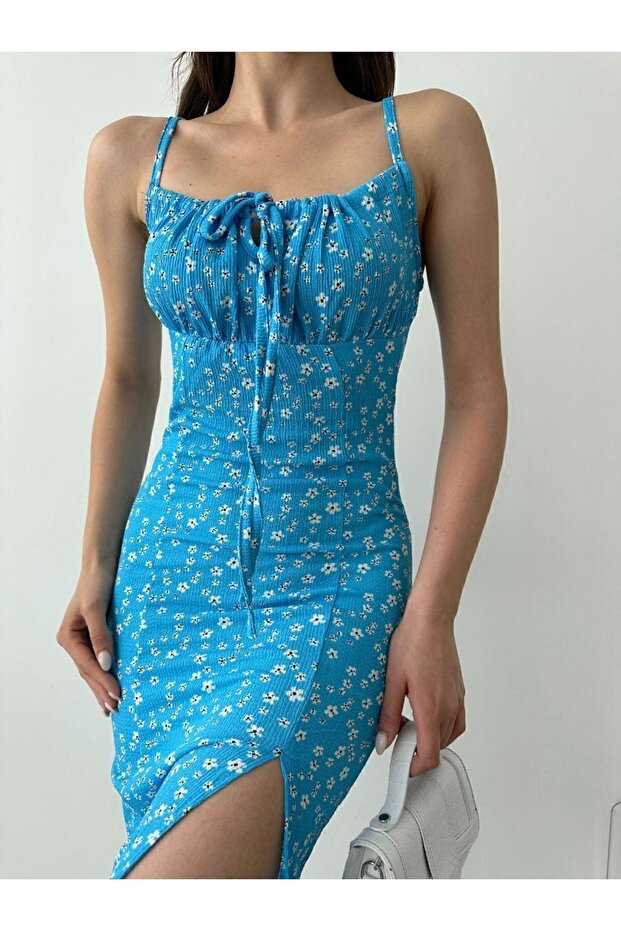 فستان ملفوف بحزام وفتحة منقوشة باللون الأزرق - 3