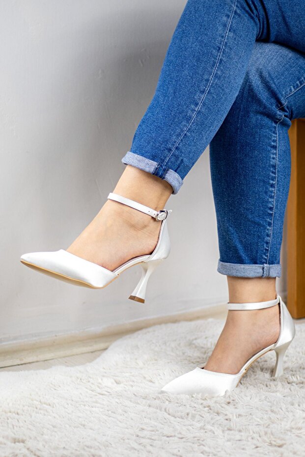 حذاء بكعب مسطح بسيط - 1