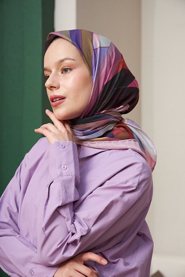وشاح ناعم بنمط هندسي وردي