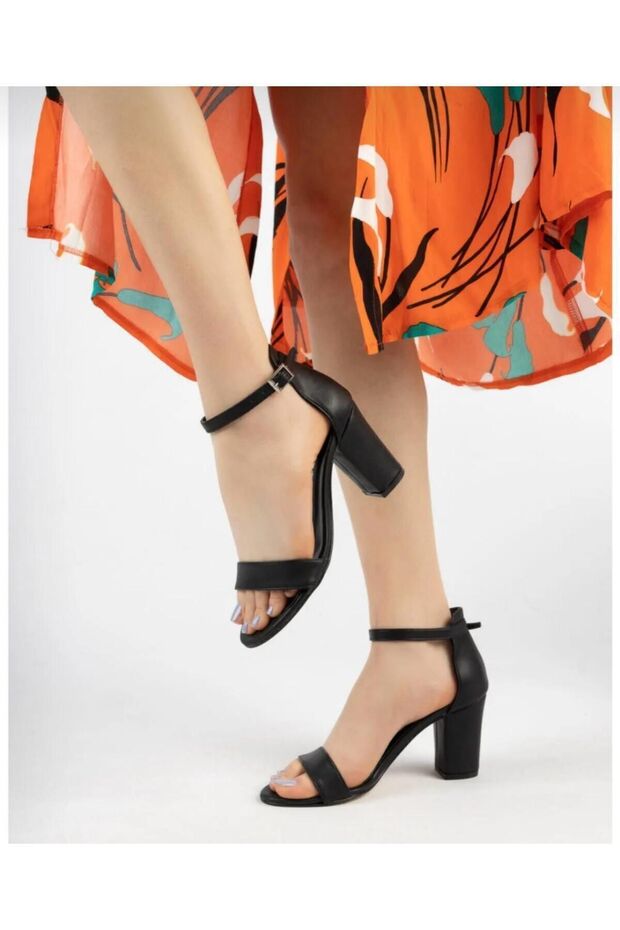 صندل بكعب أسود بحزام واحد - 3