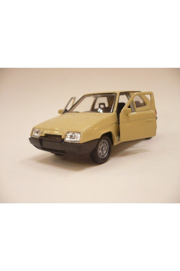 Skoda Favorit Beige Color Metal Model Pull and Drop Car 1/32 Beige