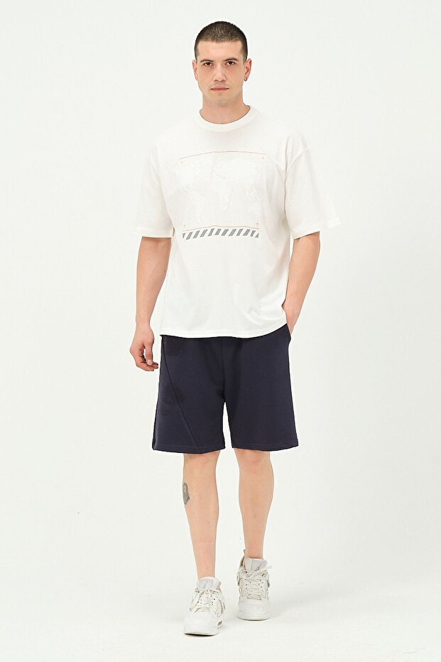 شورت رجالي أساسي بجيب باللون الأزرق الداكن - 2