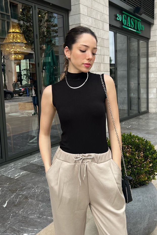 - Women's Black Sleeveless Body Blouse