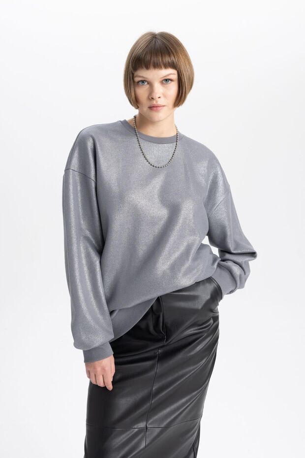 Relaxed Cut Crew Neck Metallic Sweatshirt - B5154ax23wn