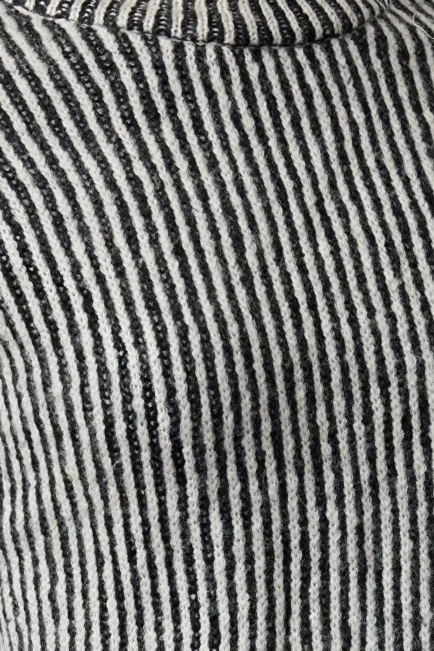 Ecru Crop Soft Texture Sweter z dzianiny z okrągłym dekoltem TWOAW25KZ00000 - 4