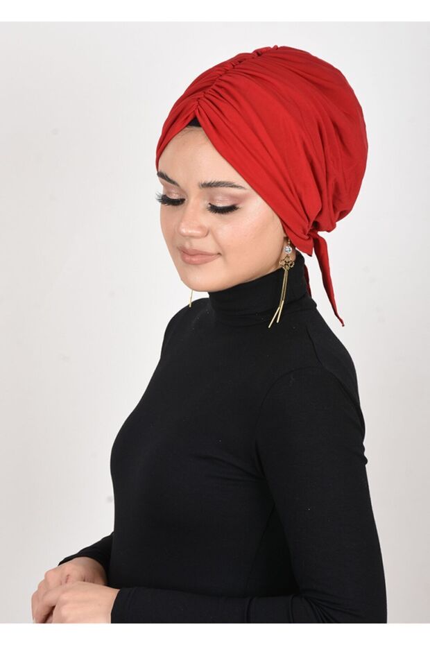غطاء رأس جاهز برباط باللون الأحمر