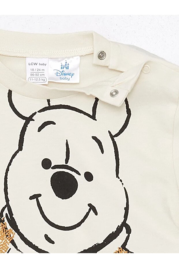 LCW baby Bisiklet Yaka Winnie the Pooh Baskılı Erkek Bebek Tişört ve Şort 2'li Takım - 3