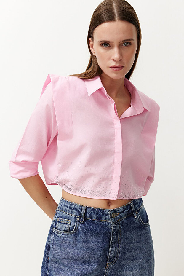 Pembe Kolları Vatkalı Taşlı Crop Dokuma Gömlek TWOSS24GO00041 - 1
