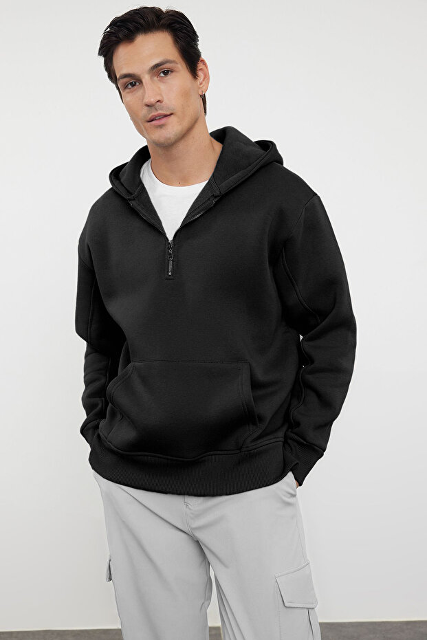 Siyah Oversize/Geniş Kesim Fermuarlı Kapüşonlu İçi Polarlı Basic Sweatshirt TMNAW25SW00050 - 1