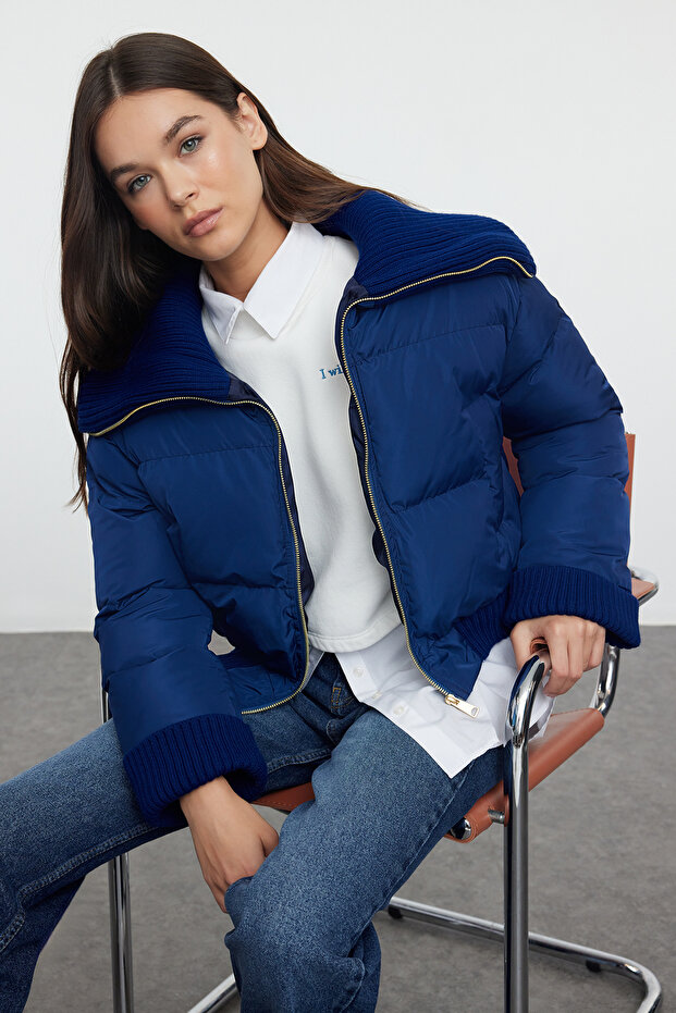 Detailní voděodpudivý kabát z námořnické modré pleteniny Twoaw25Mo00089 - 1