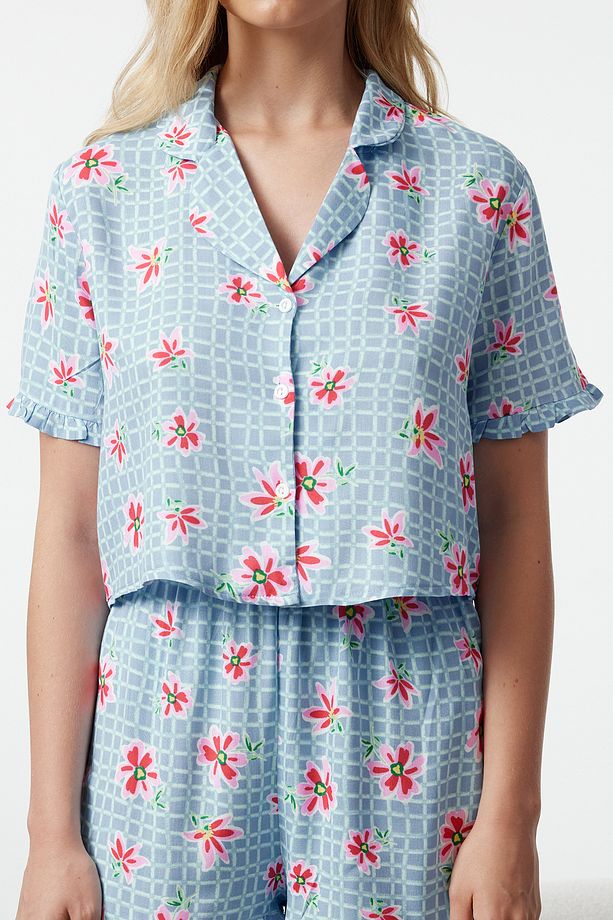 Açık Mavi Çiçekli Fırfırlı Viskon Şortlu Dokuma Pijama Takımı THMSS23PT00167 - 3