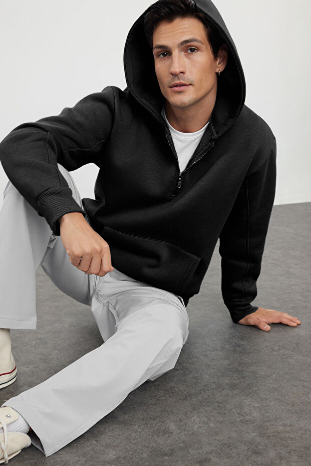 Siyah Oversize/Geniş Kesim Fermuarlı Kapüşonlu İçi Polarlı Basic Sweatshirt TMNAW25SW00050 - 2