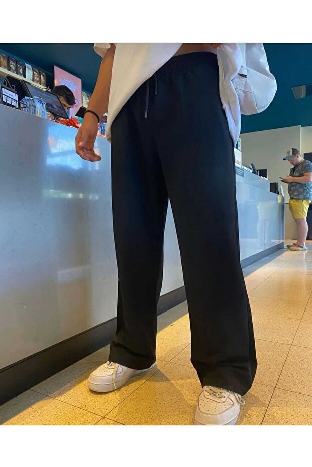 Black Men's Straight Leg Loose Fitting Comfortable Wear Sweatpants
