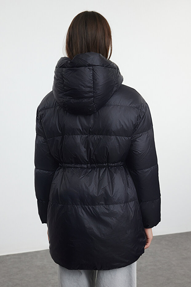 Siyah Oversize Kapüşonlu Kaz Tüylü Şişme Mont TWOAW25MO00111 - 6