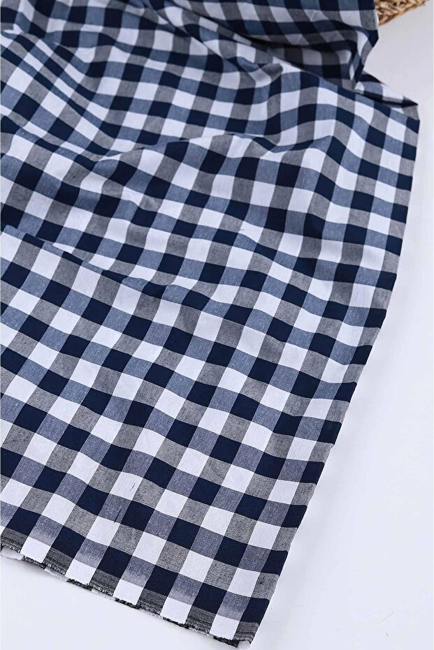 Large Square Patterned Gingham Table - Tableware and Picnic Mat - 2