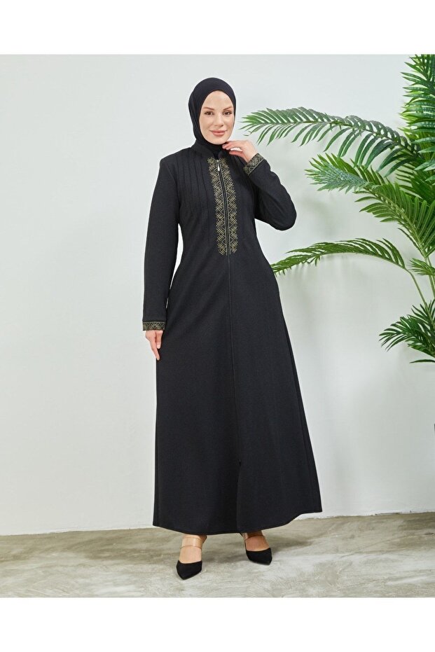 عباية مايا سوداء مطرزة