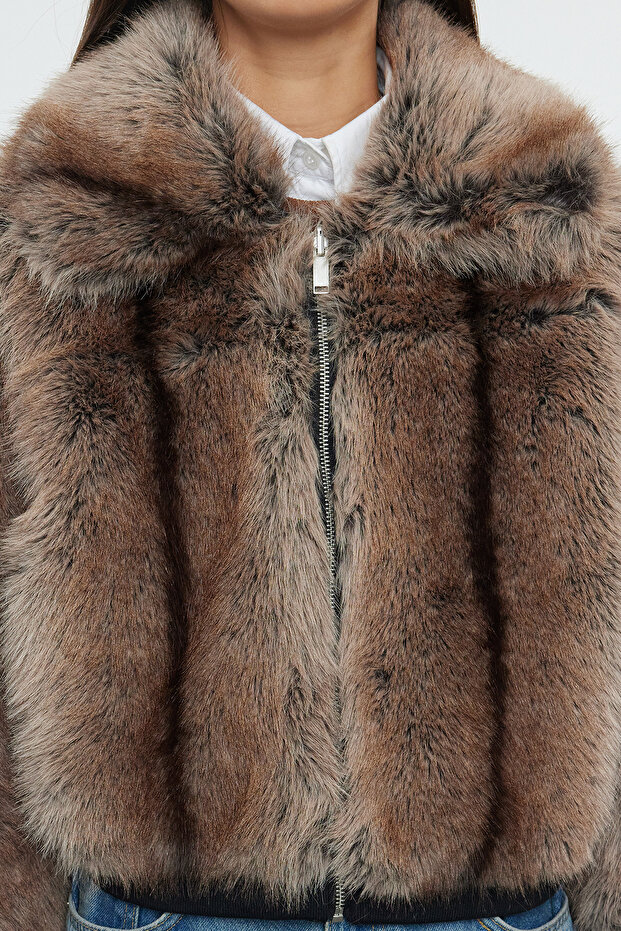 معطف فرو بومبر بتفاصيل مطاطية كبيرة الحجم باللون البني TWOAW25MO00038 - 3