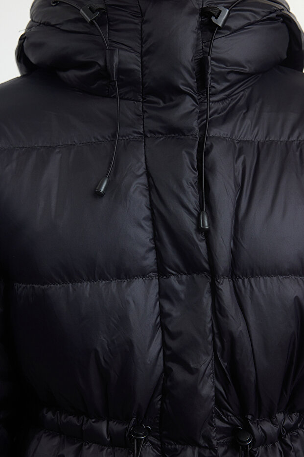 Siyah Oversize Kapüşonlu Kaz Tüylü Şişme Mont TWOAW25MO00111 - 5