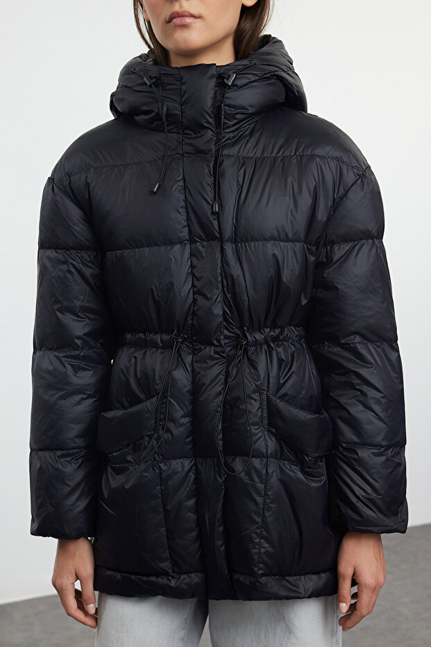 Siyah Oversize Kapüşonlu Kaz Tüylü Şişme Mont TWOAW25MO00111 - 4