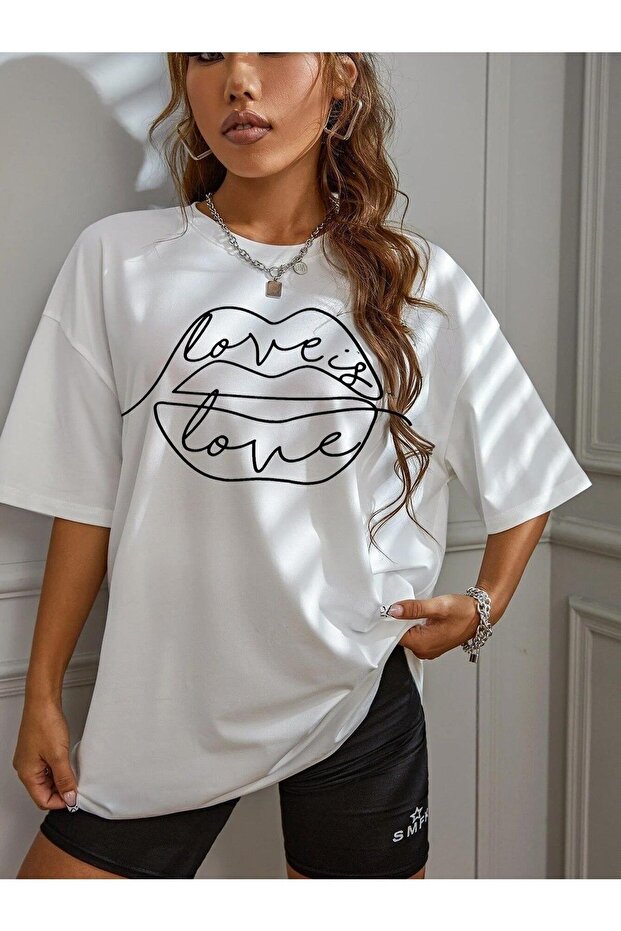 Women's Love Is Printed Oversize T-shirt