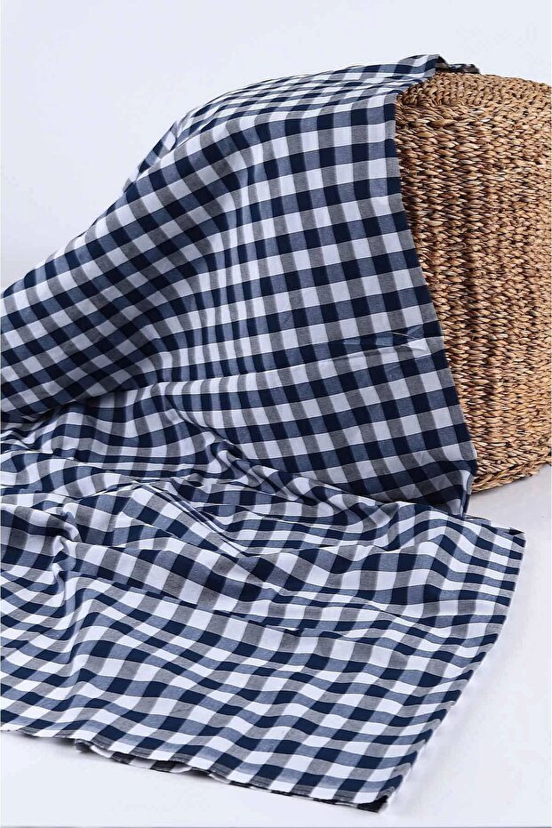 Large Square Patterned Gingham Table - Tableware and Picnic Mat - 1