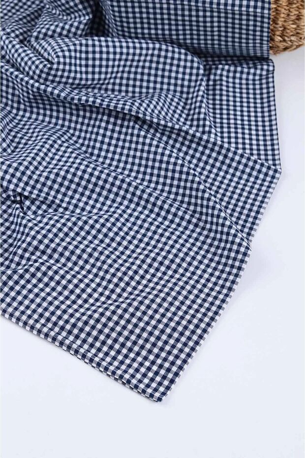 Small Square Patterned Gingham Table, Tableware and Picnic Cloth - 2