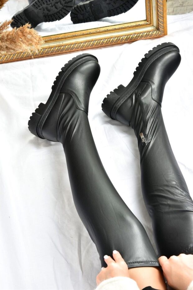 Czarne rozciągliwe botki damskie za kolano L670125309 - 1