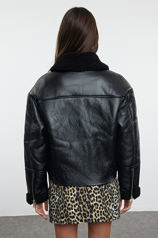 Siyah Regular Kalıp Peluş Detaylı Suni Deri Biker Ceket Mont TWOAW24MO00279 - 3
