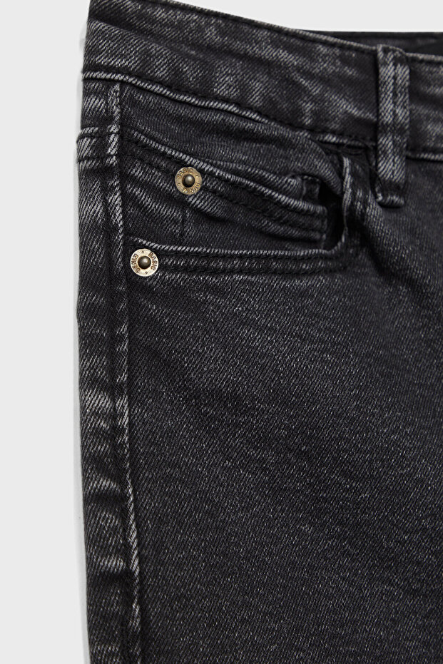 Slim Fit Mom Jean - 7