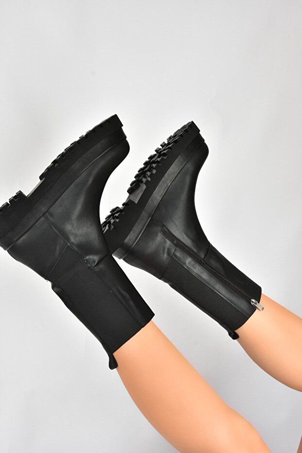 Fekete vastag talpú női csizma J267063109 - 2