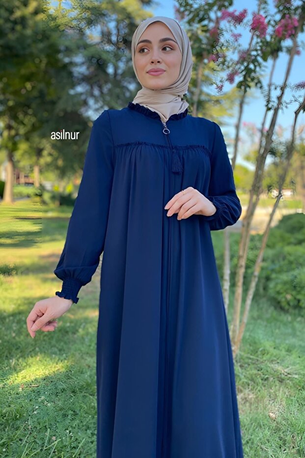 فيرايس بجيب وحزام باللون الأزرق الداكن