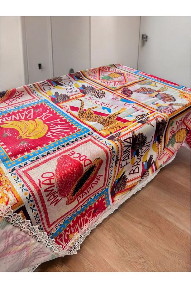Leke Tutmaz 155X155cm Kenarı Gipürlü Dertsiz Kumaş Sofra Bezi Masa Örtüsü Piknik Örtüsü - 1