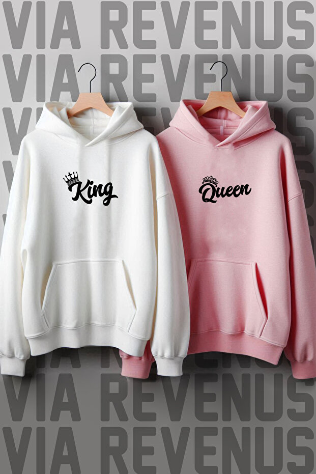 سويت شيرت مطبوع عليه King Queen مقاس كبير باللون الوردي والأبيض