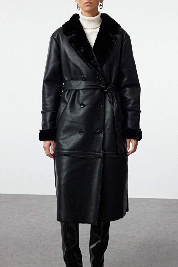 Fekete Oversize széles vágott öves szőrme gallér, részletes hosszú műbőr kabát TWOAW24KB00188 - 4