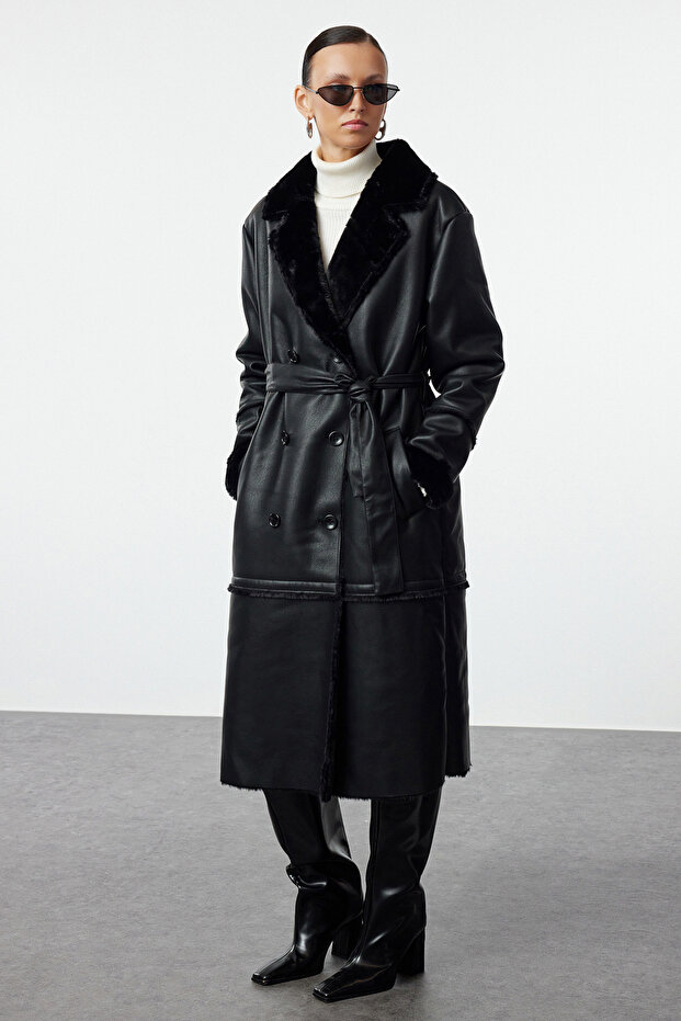 Fekete Oversize széles vágott öves szőrme gallér, részletes hosszú műbőr kabát TWOAW24KB00188 - 2