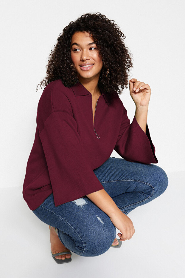 Wiśniowy sweter z dzianiny z kołnierzykiem polo i zamkiem błyskawicznym - TBBAW23AN00056 - 2