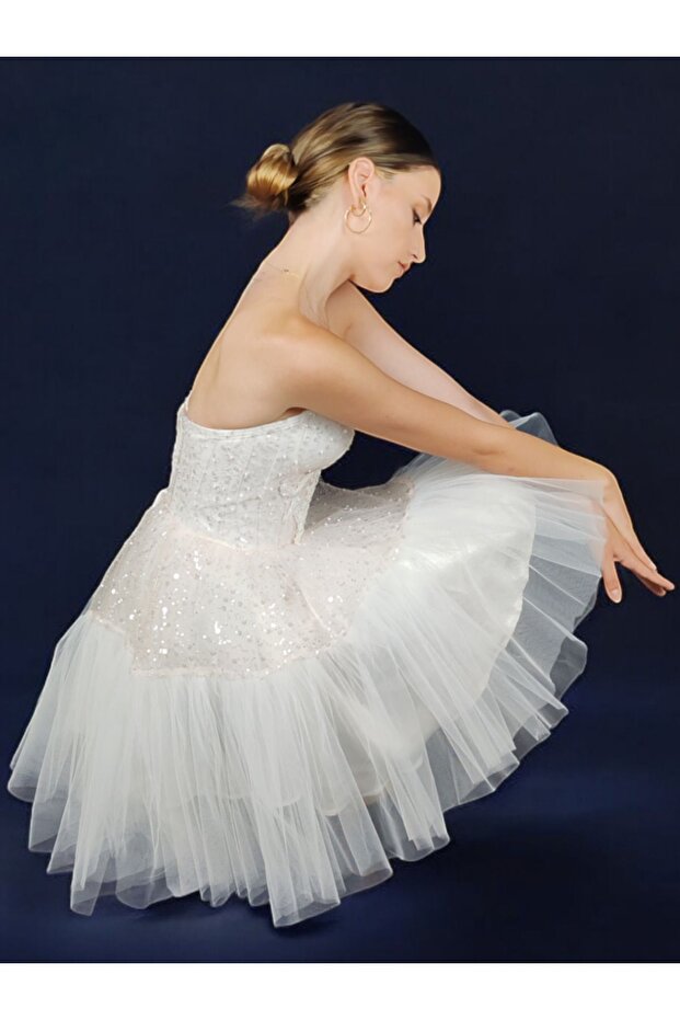 İncili pullu mini kabarık beyaz abiye - 1