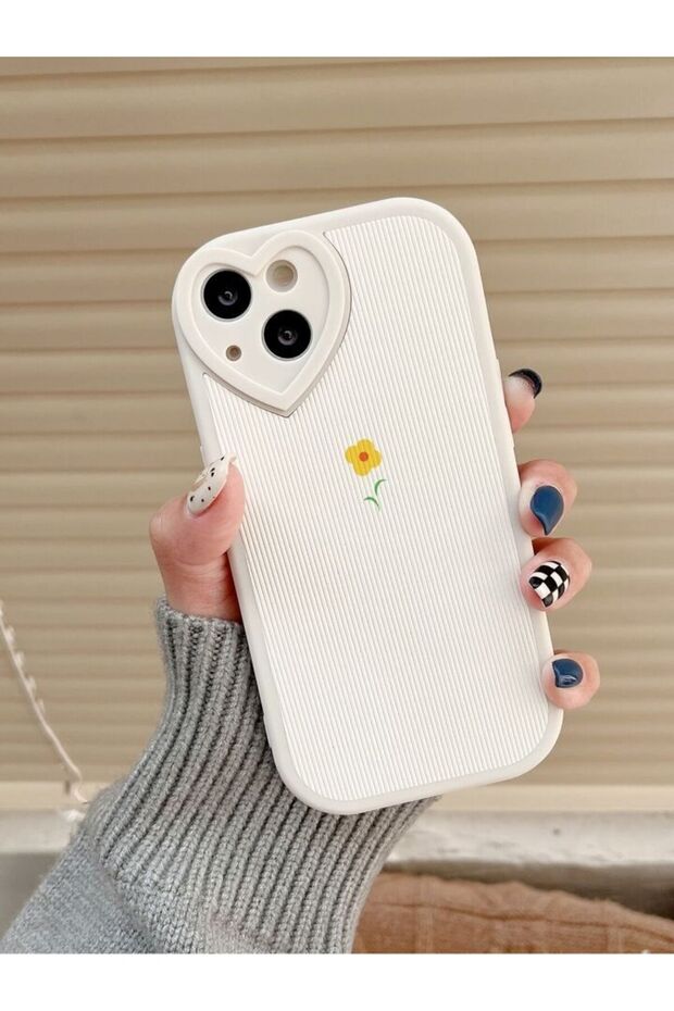 iPhone 14 Plus Daisy Patterned Case - 1