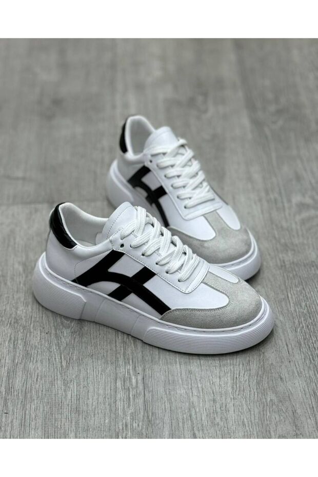 Sports shoes