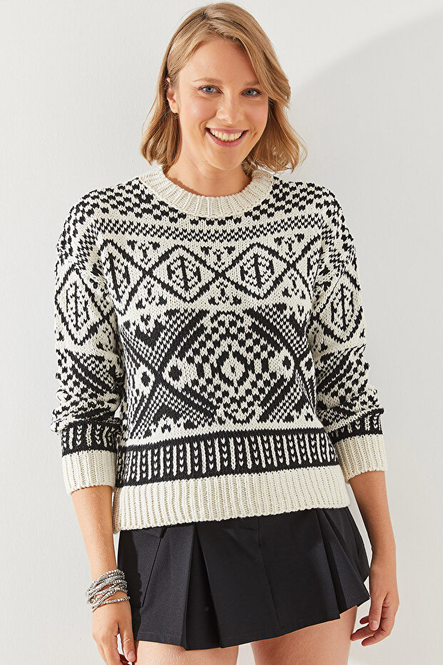 Women's Ecru Black Jacquard Sweater 20246194