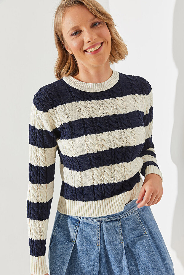 Women's Ecru Navy Blue Striped Crew Neck Sweater 20247503