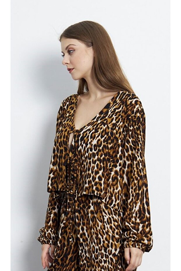 بلوزة بطبعة جلد الفهد - 2